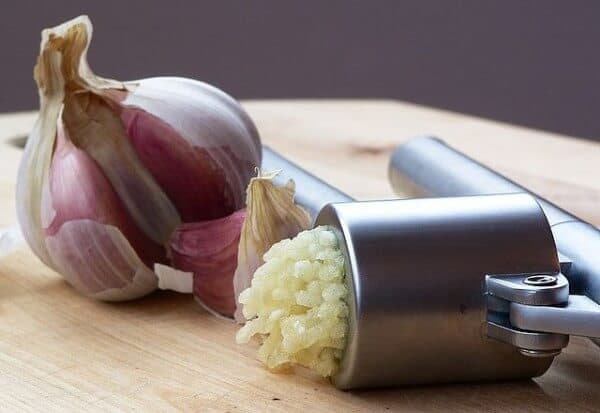 Garlic yeast infection home remedy